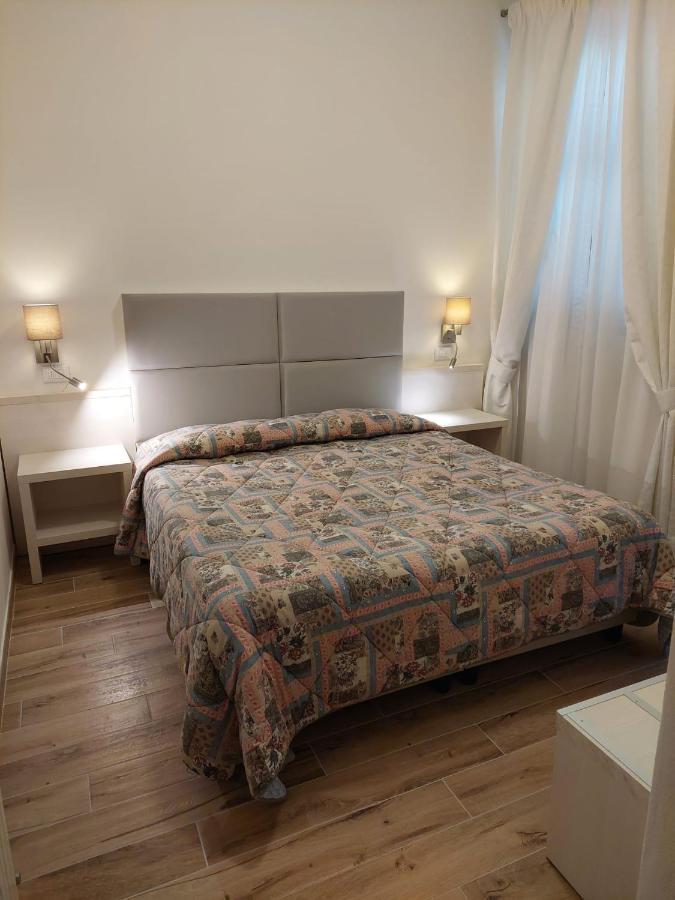 Hotel Patrizia Марина-ді-Масса Екстер'єр фото