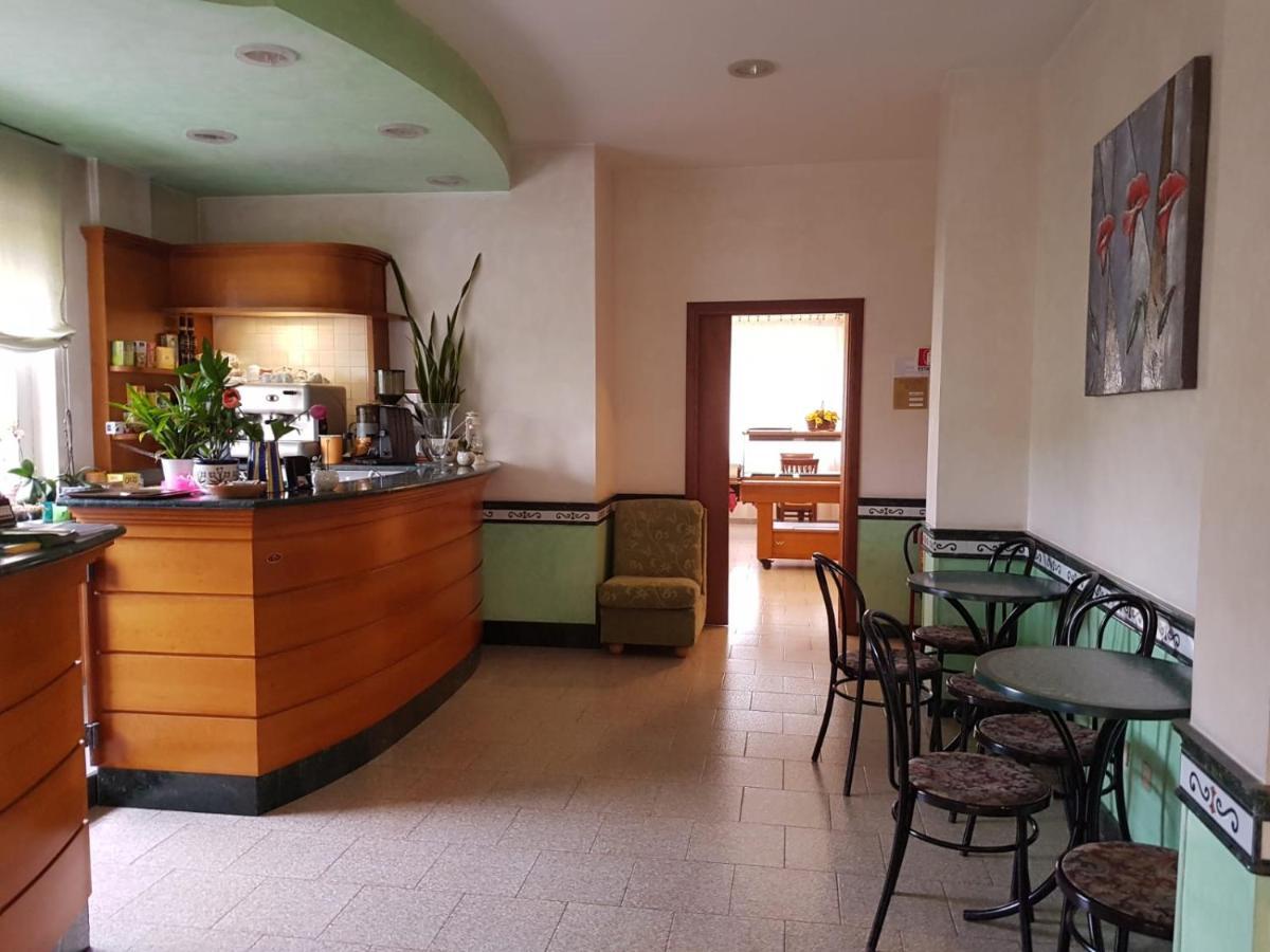 Hotel Patrizia Марина-ді-Масса Екстер'єр фото
