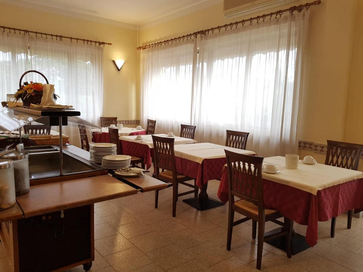 Hotel Patrizia Марина-ді-Масса Екстер'єр фото
