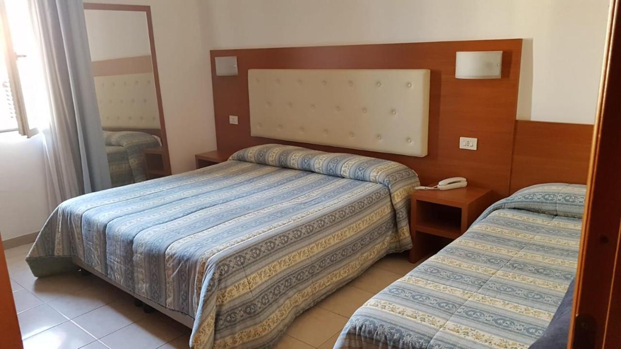 Hotel Patrizia Марина-ді-Масса Екстер'єр фото